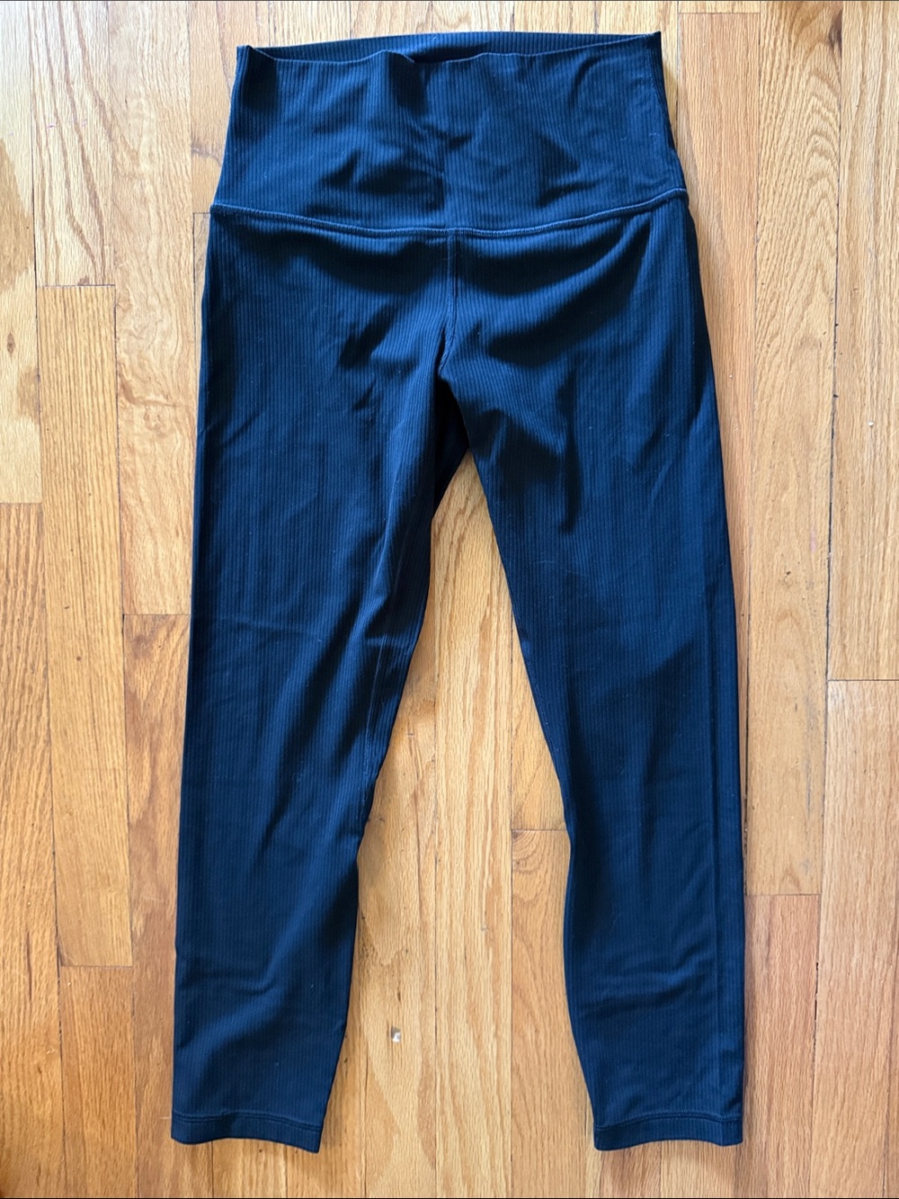 Lululemon sz 6 Align Ribbed High-Rise Crop 23" Black nulu great condition